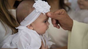 Vestido para Batizado com renda renascença e bordado